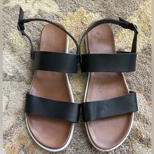 Women’s black sandals size 9